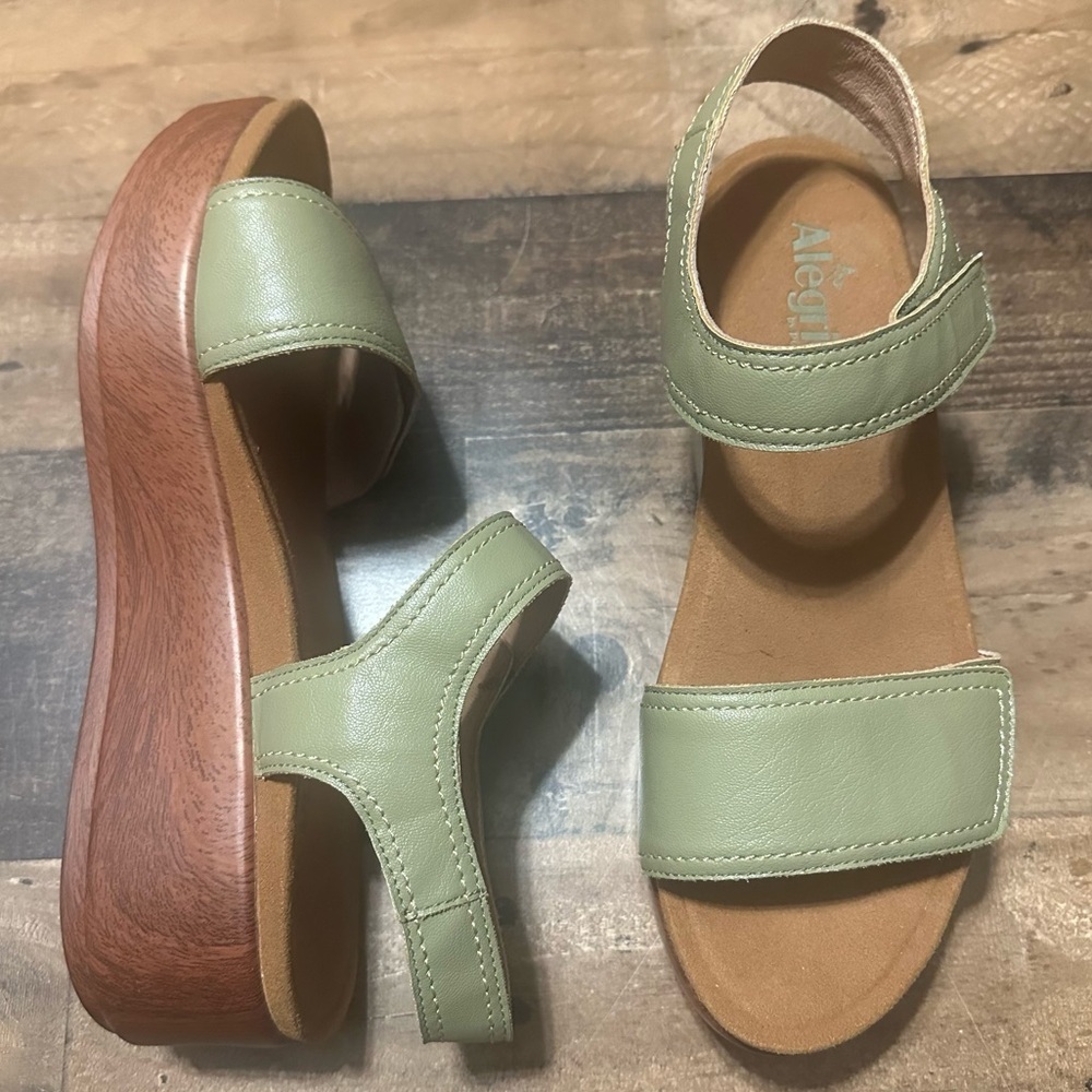 Alegria Tamsyn Platform Sandal - Picture 2 of 9